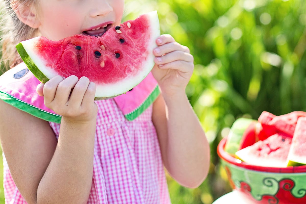 8 Healthy Summer Eating Tips for the Whole Family